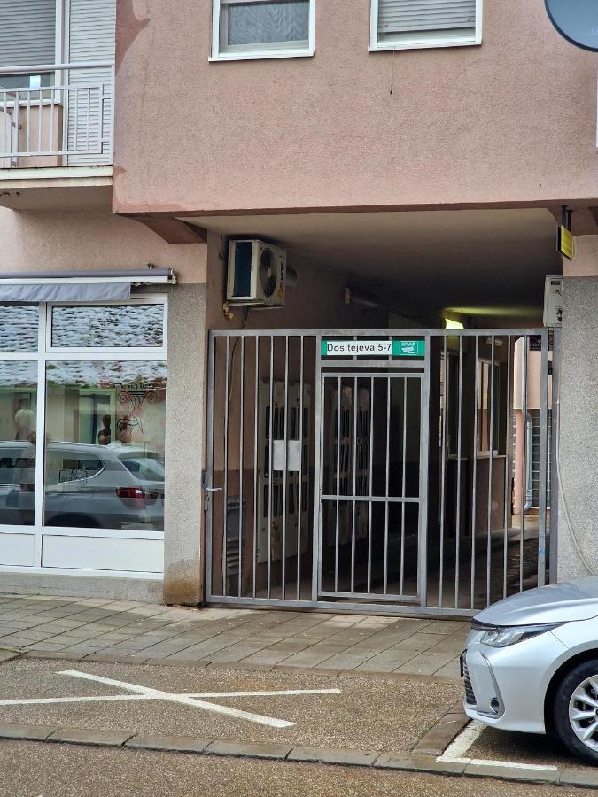 Quiet Center Apartment Сремска Митровица Екстериор снимка